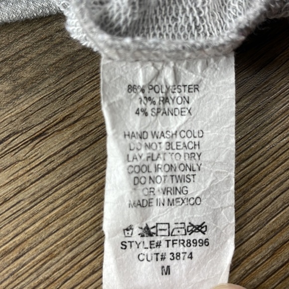 Local Lab Women’s Grey Distressed Embroidered 3D Floral Top, size medium - Picture 8 of 9